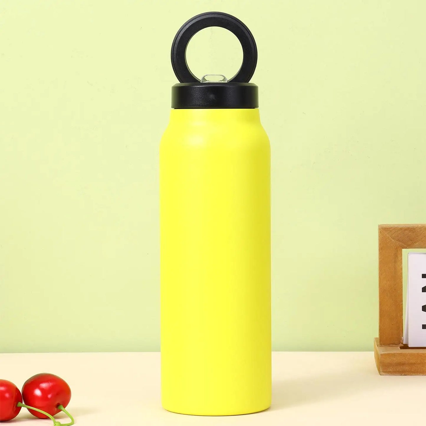 Gourde magnétique 720 ml avec support de téléphone intégré